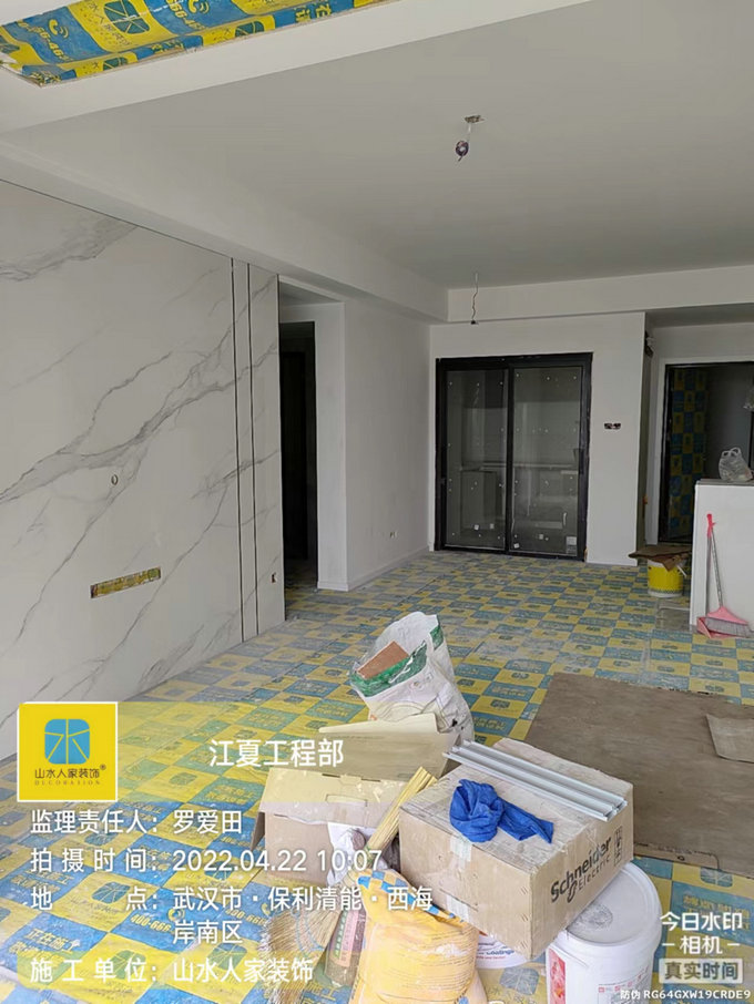 保利清能西海岸開關面板燈安裝收尾