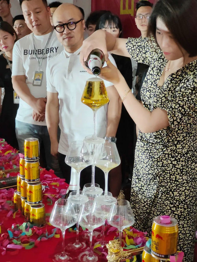 山水人家裝飾漢陽分公司新店面動工儀式