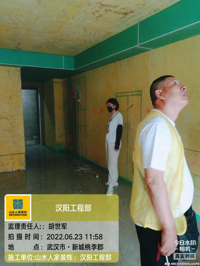 漢陽工程部領導在新城桃李郡小區檢查施工現場