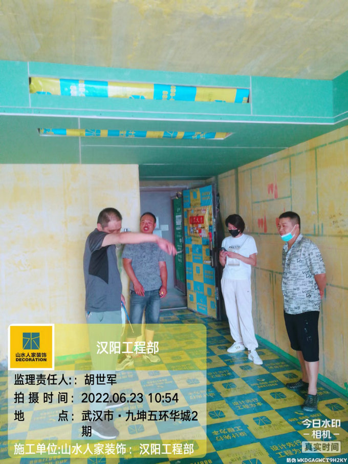 漢陽工程部領導在新城桃李郡小區檢查施工現場