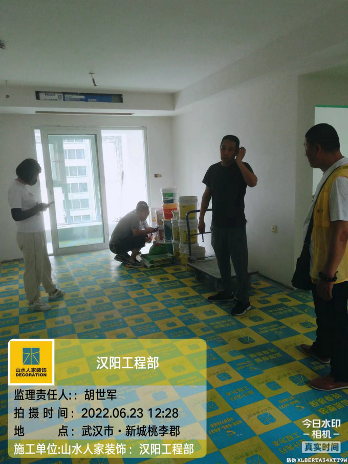 漢陽工程部領導在新城桃李郡小區檢查施工現場