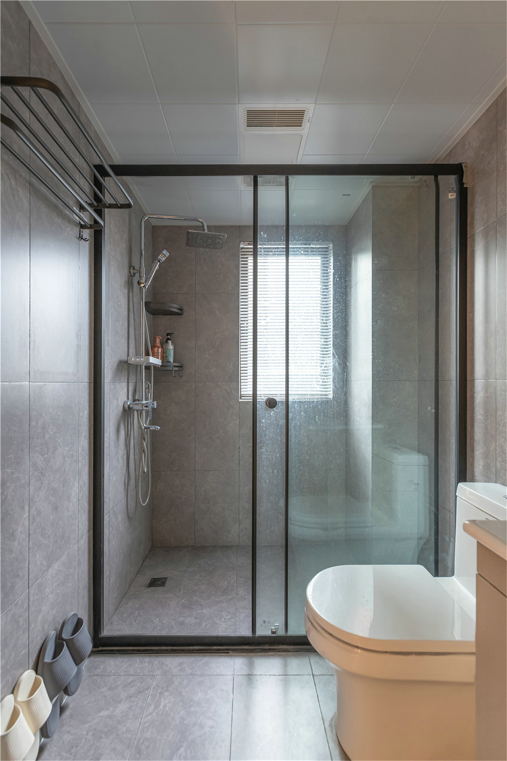 中建鉑公館現代簡約風格裝修效果圖