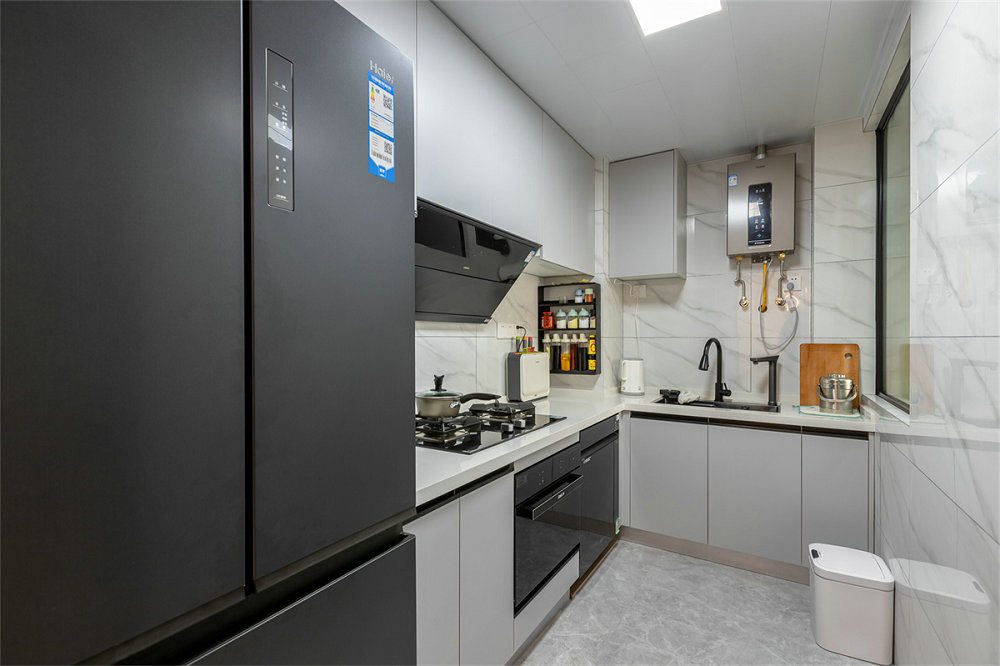 中建鉑公館105平現代簡約風格裝修效果圖