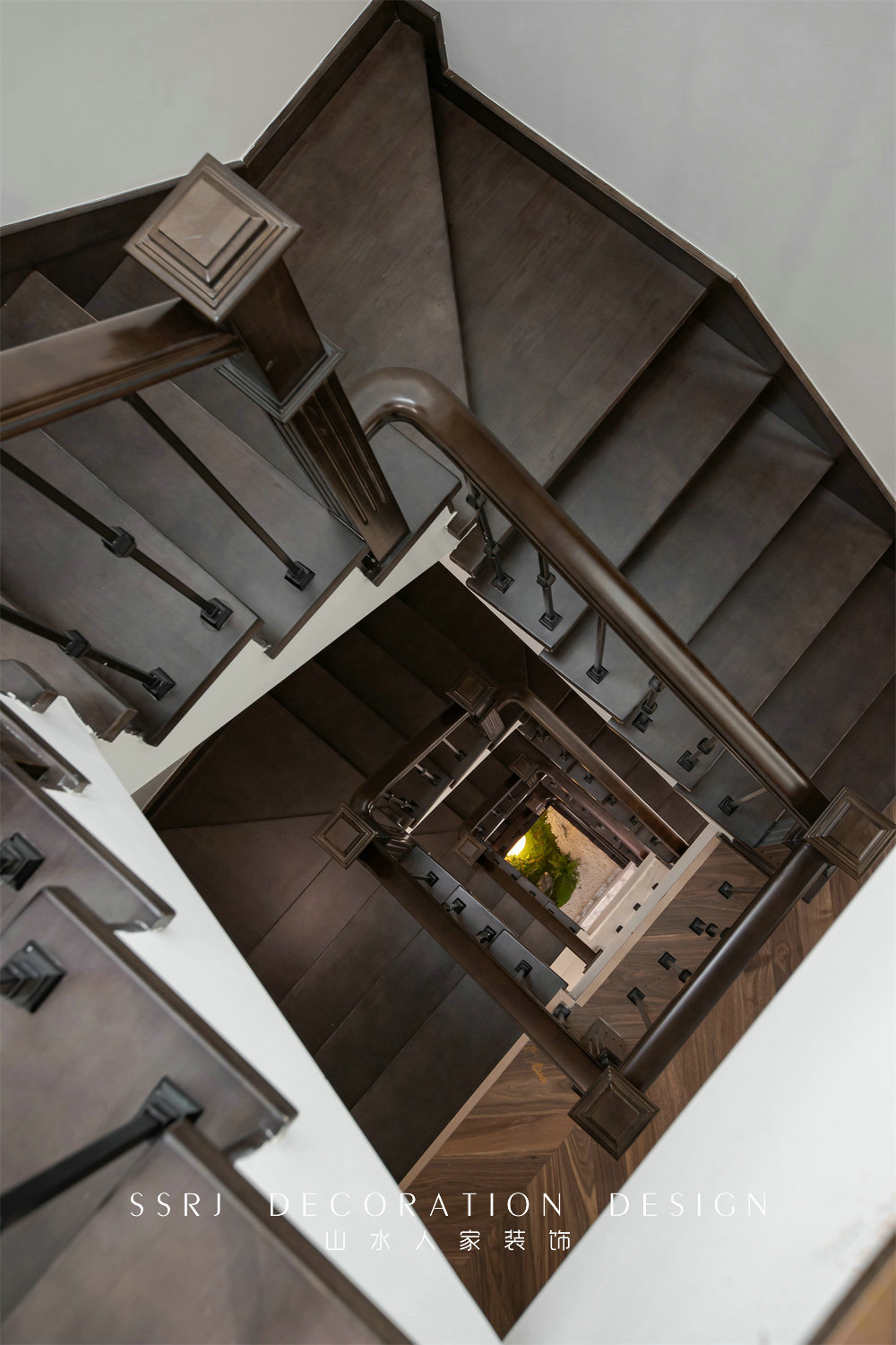 建發金茂璽悅310平中古風格裝修效果圖