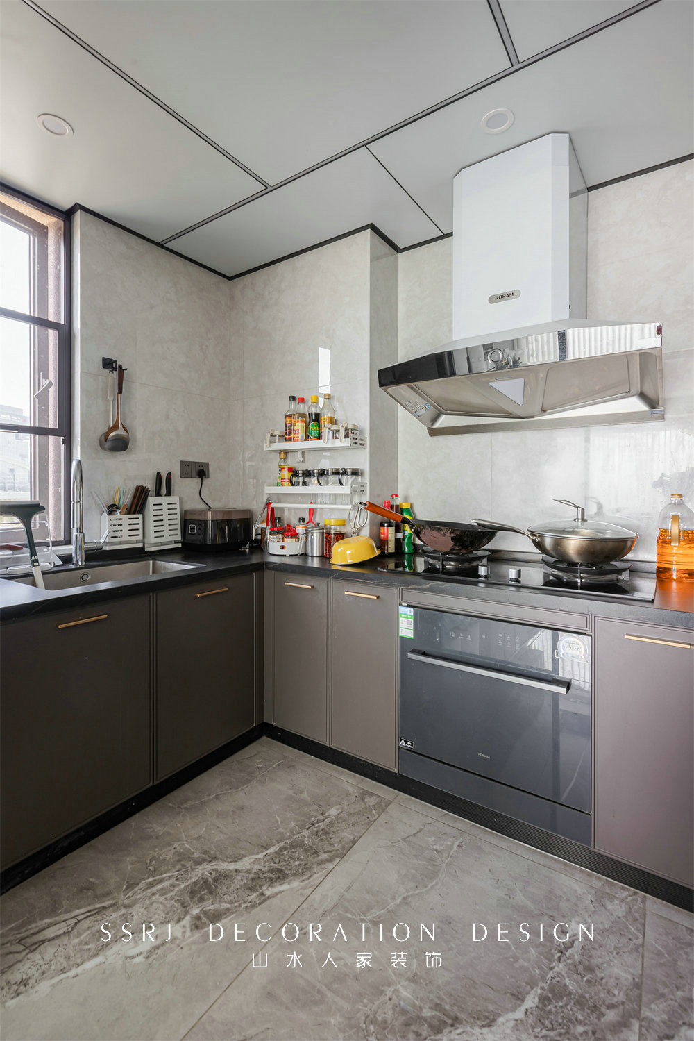 龍湖光谷城240平現代風格裝修效果圖