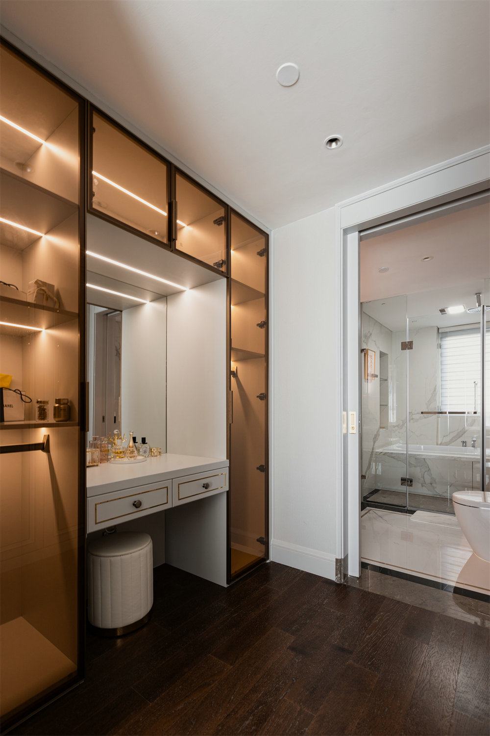 中海萬松九里270平港式輕奢風裝修效果圖