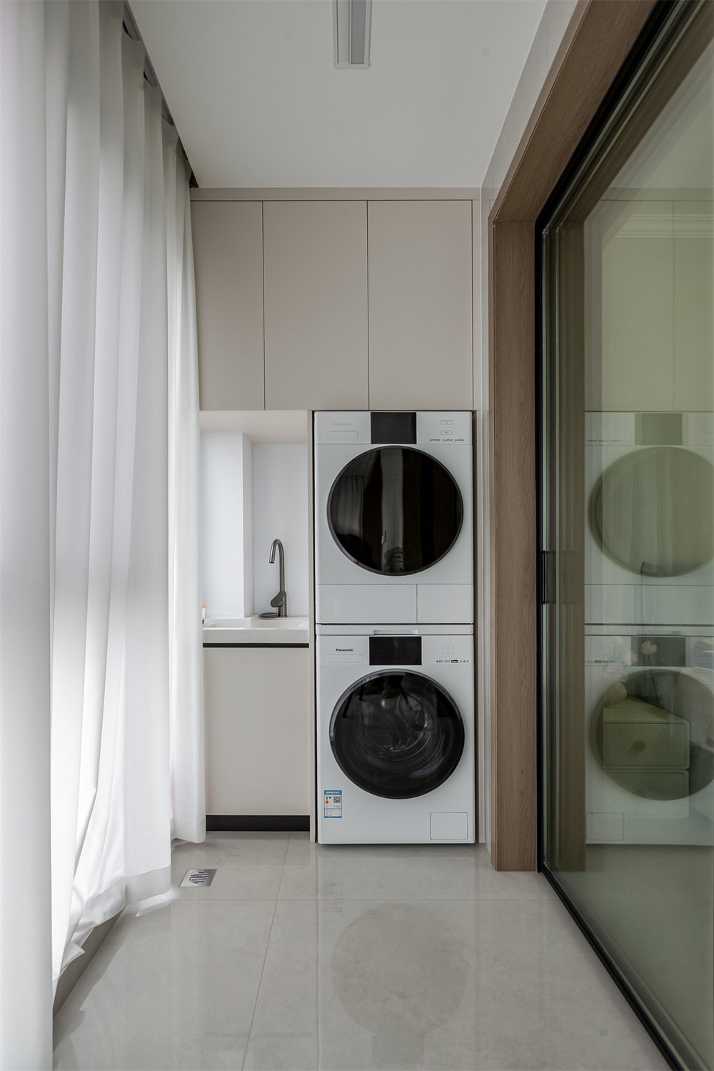 融僑濱江城美域181平現代風格裝修效果圖