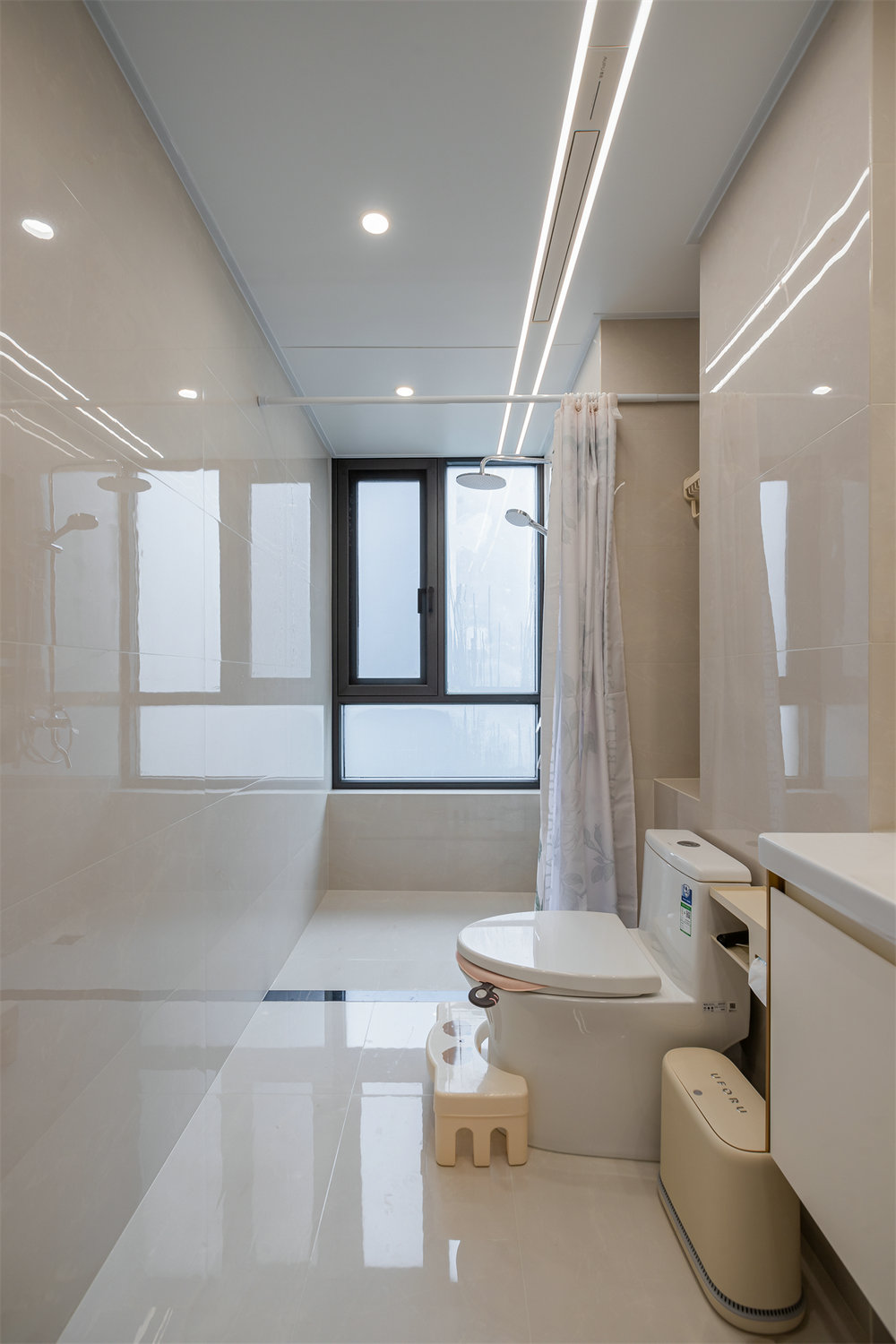 融僑濱江城美域181平現代風格裝修效果圖