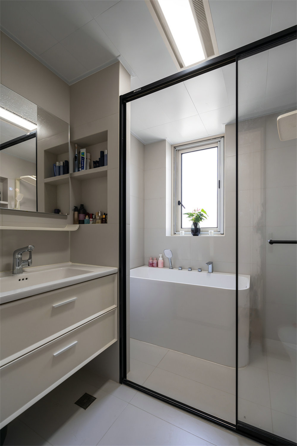 東湖名居151平現代風格裝修效果圖