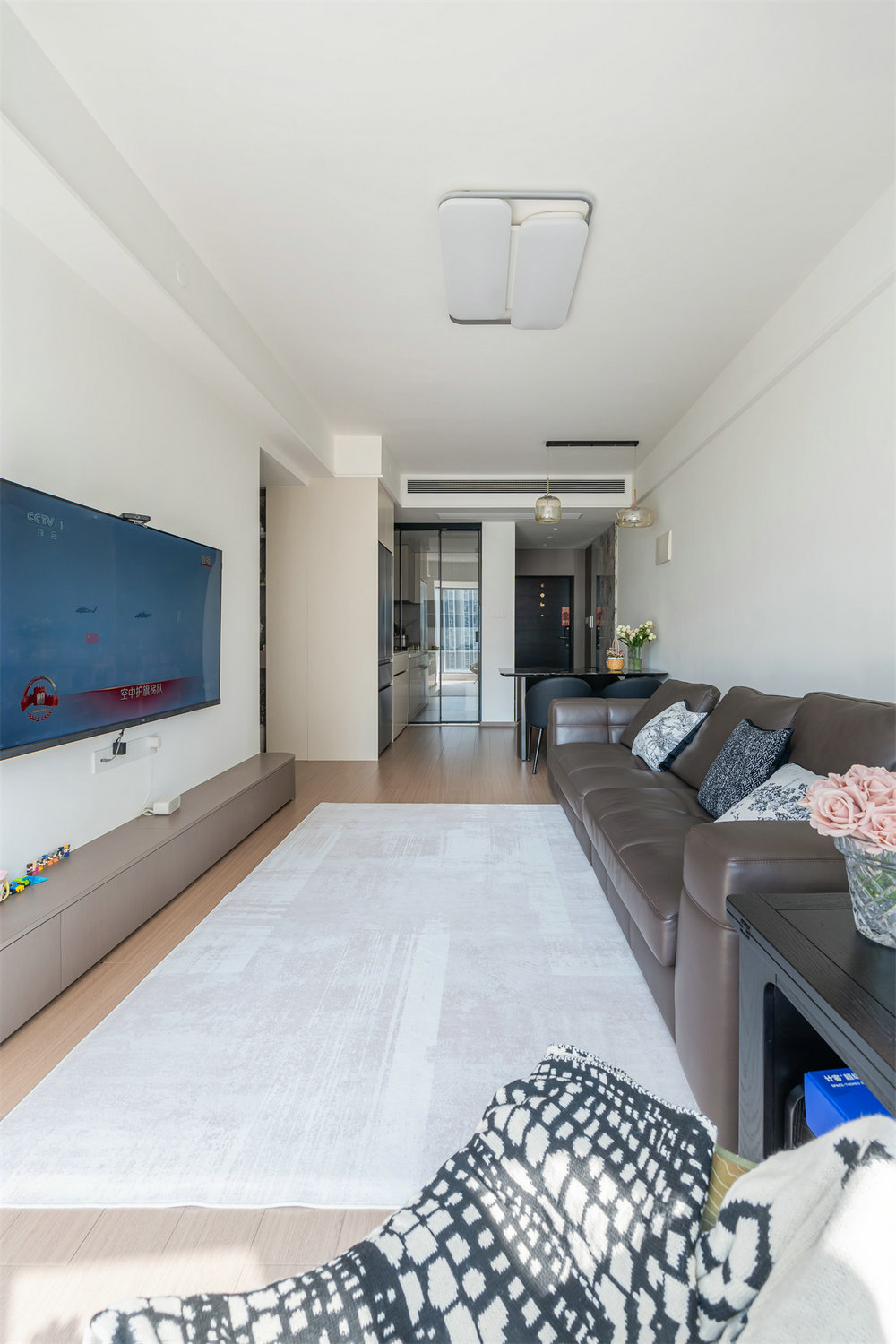 華僑城紅坊99平現代風格裝修效果圖