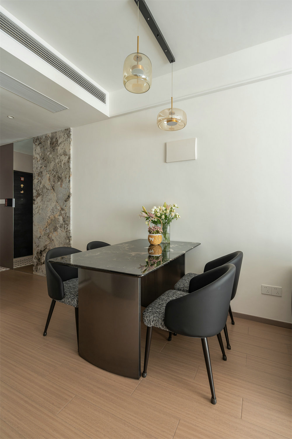 華僑城紅坊99平現代風格裝修效果圖