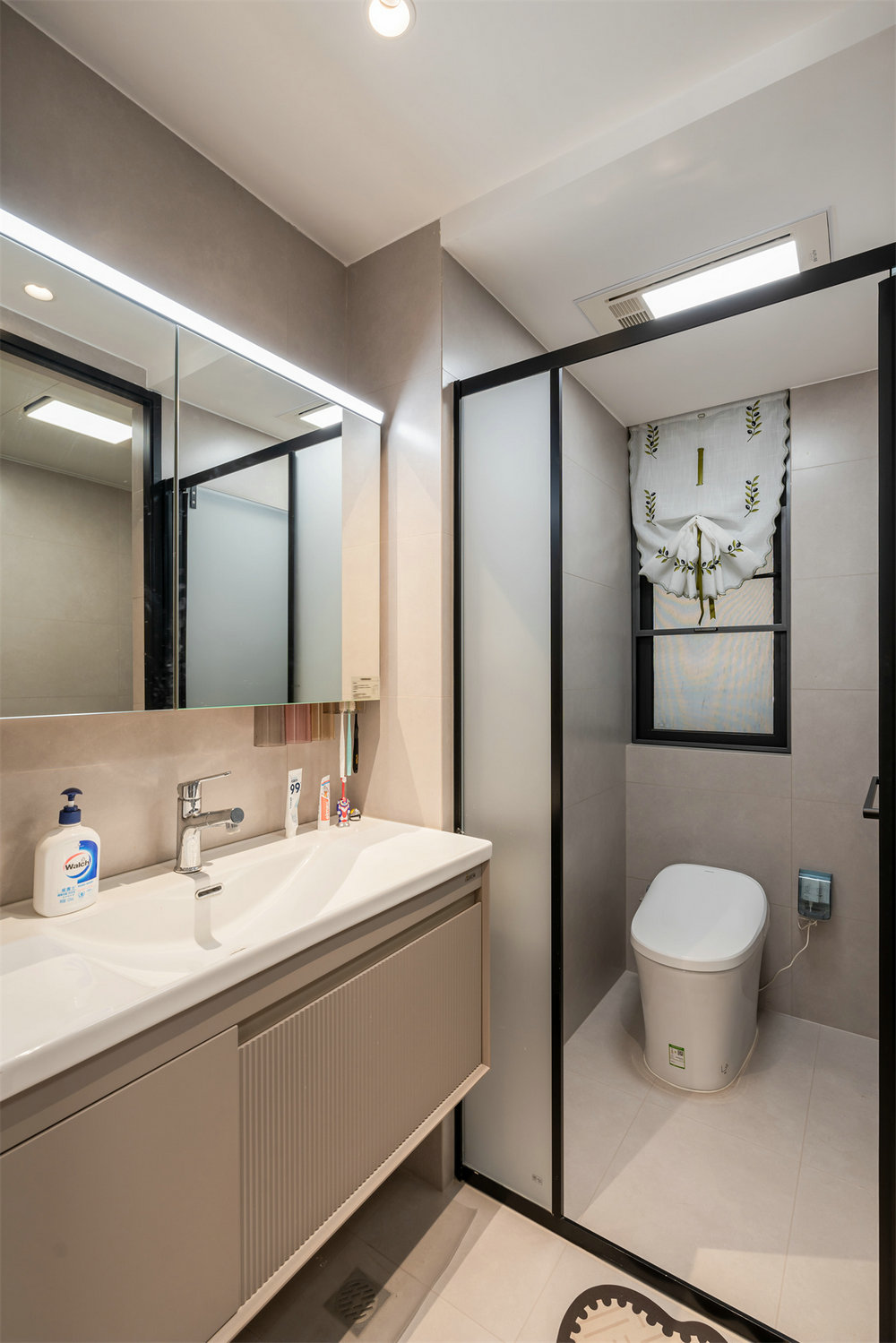 華僑城紅坊99平現代風格裝修效果圖